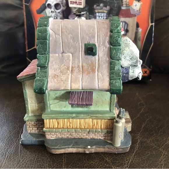 Lemax Spooky Town Monster Hunting Supplies Lighted Building # 85311 Halloween - Picture 3 of 8